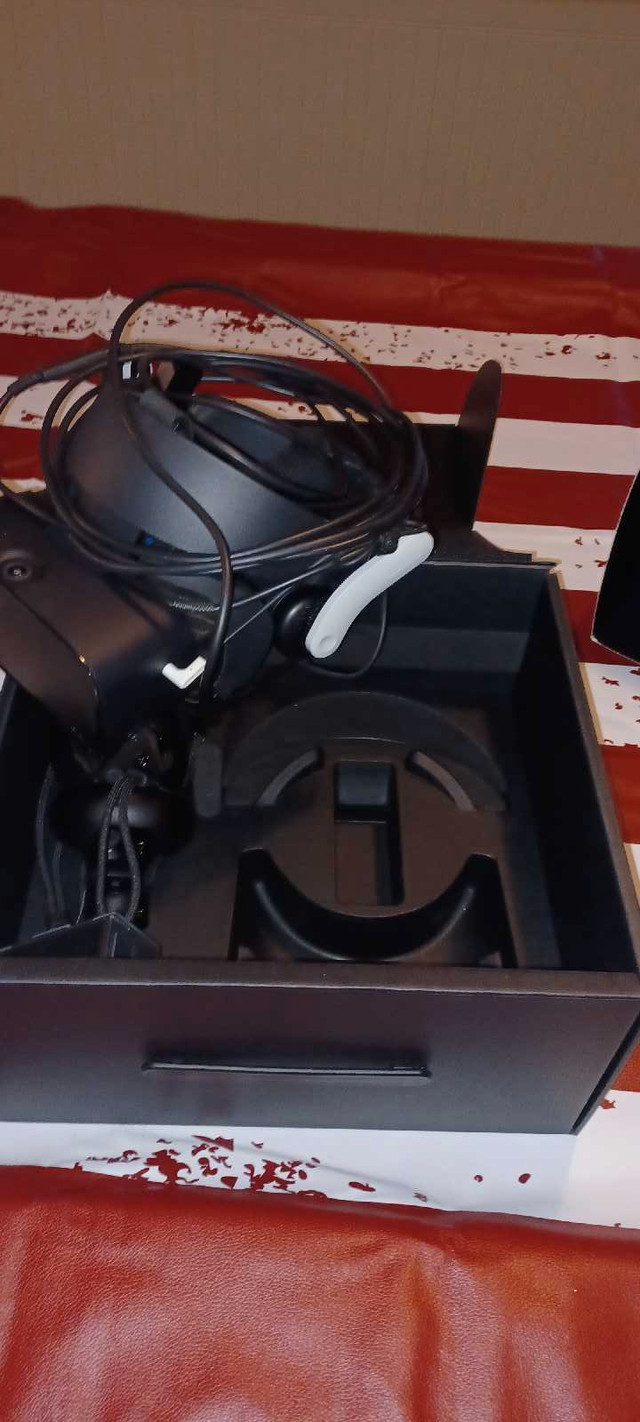 Oculus Rift s vr headset in Other in Kawartha Lakes - Image 2