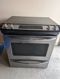 Frigidaire Gallery electric stove + oven