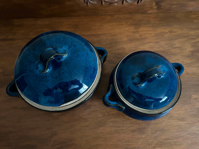 Two Round Hand Crafted Pottery Dishes W/Lids in Kitchen & Dining Wares in Peterborough - Image 2