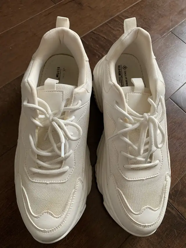 running shoes in Women's - Shoes in Kitchener / Waterloo - Image 2