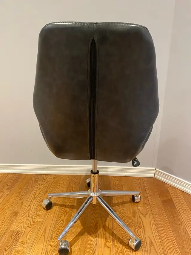 Leather Office Chair in Chairs & Recliners in Markham / York Region - Image 5