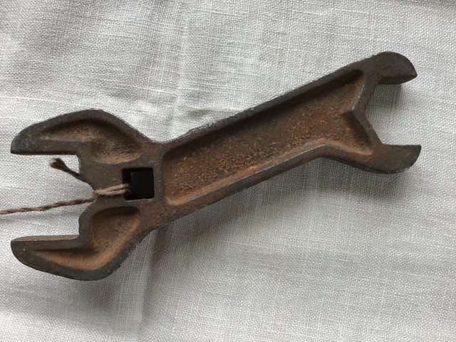 Vintage Plow Tractor Farm 419 Wrench in Hand Tools in Kamloops - Image 2