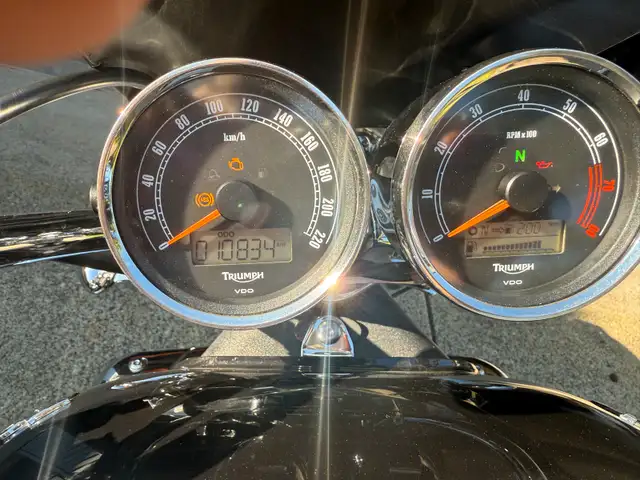 2012 Triumph Rocket 3 Roadster with only 10000 Kms in Street, Cruisers & Choppers in Delta/Surrey/Langley - Image 6