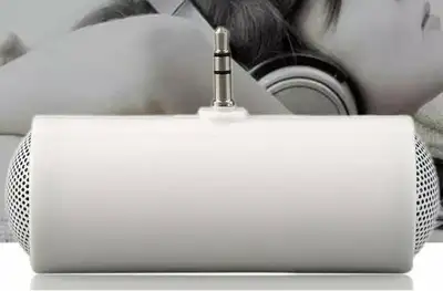 Comme sur les images : Mini haut parleur stéréo portable à batterie, avec prise jack 1/8 neuf Prix f...