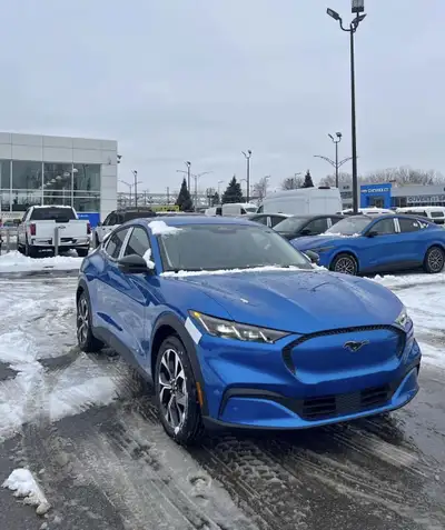 2025 Mustang Mach E Select Autonomie de 380km Traction intégral Sièges avant chauffants Volant chauf...
