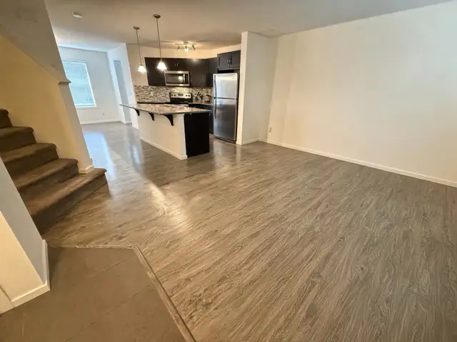 2 ensuite bedrooms, 2.5 bath townhouse 