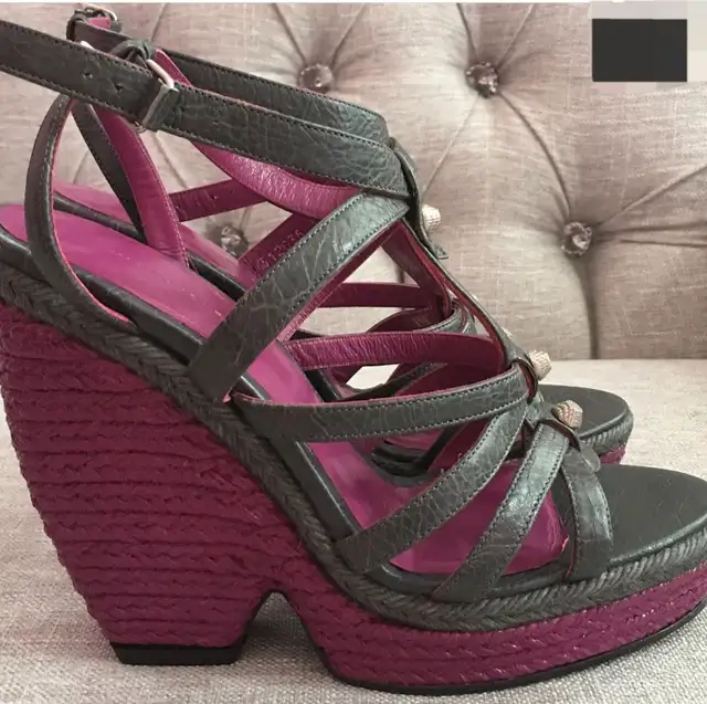 AUTHENTIC BALENCIAGA GROMMET WEDGE SANDALS-SIZE 9, fits size 8 in Women's - Shoes in Oakville / Halton Region - Image 9