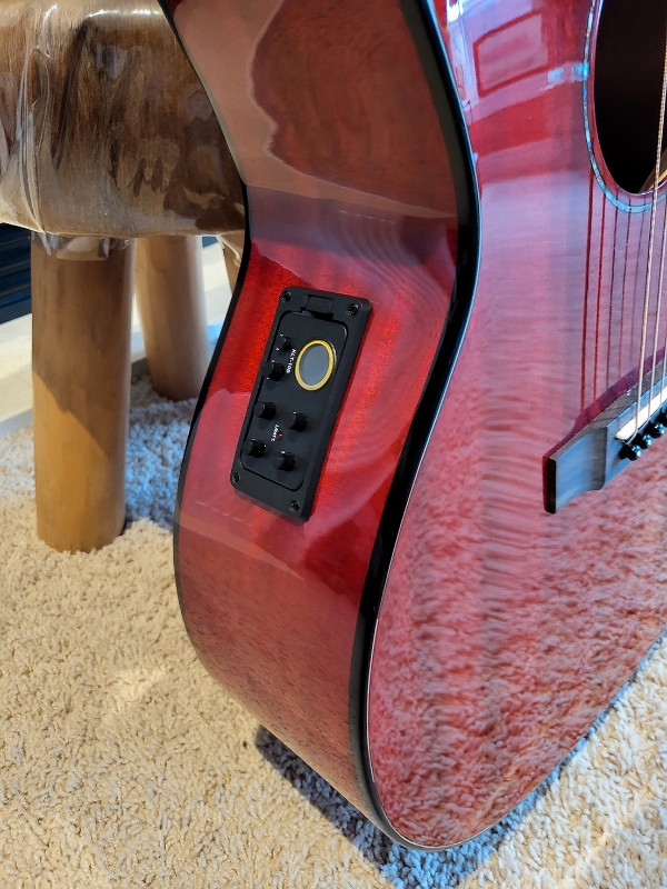 Minor Error-Top Solid Mahogany Acoustic Electric Guitar Built-in in Guitars in City of Toronto - Image 4