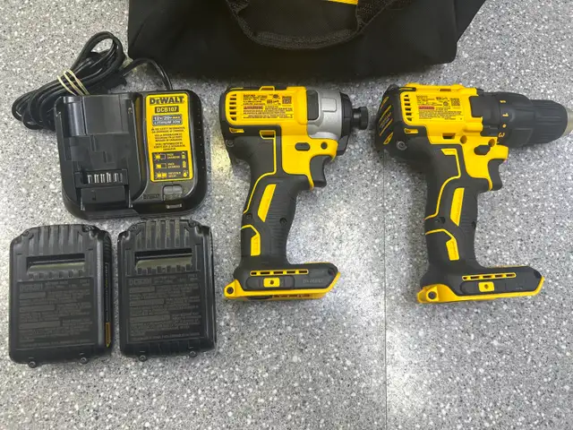 Dewalt DCK227C2 Drill/Impact Kit X2 Battaries Charger & Bag in Power Tools in Oshawa / Durham Region - Image 3