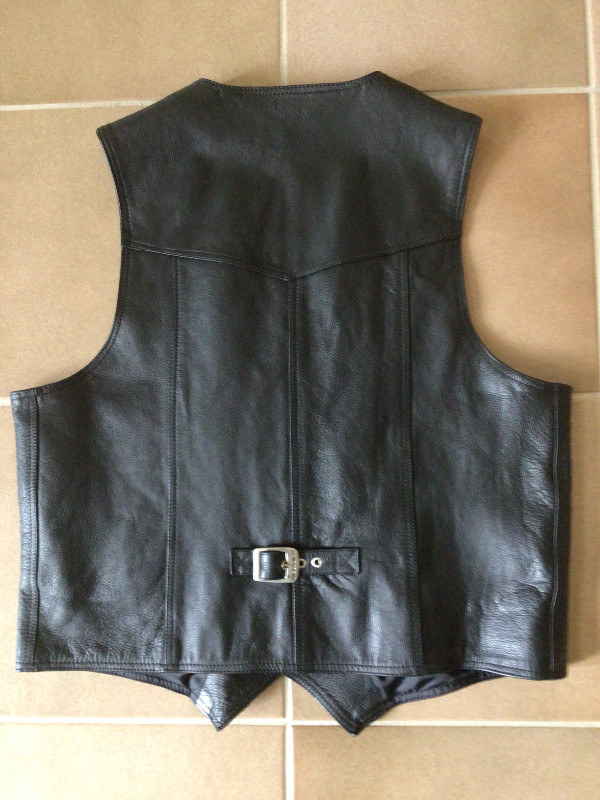 Leather. Motorcycle Vest in Motorcycle Parts & Accessories in Leamington - Image 2