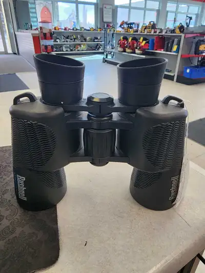 Enhance your outdoor adventures with these used Bushnell H20 8x42 binoculars, perfect for bird watch...