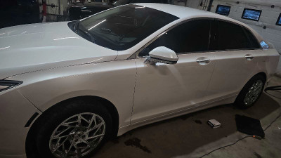 2015 White Lincoln MKZ ecoboost in excellent condition