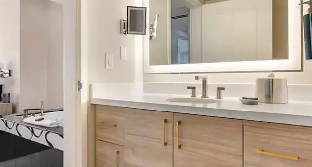 Formula1 Las Vegas trackside 7 night, at Elara/Planet Hollywood in Nevada in Canada - Image 6