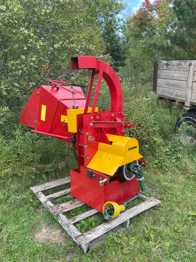 3 point hitch, Pto driven wood chipper. 5” capacity. Used very little.