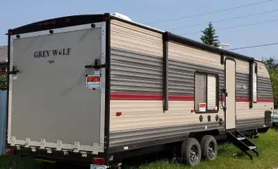 ultralight. undercoated. 2 spare tires. 2 Spare propane tanks.2-30 amp extensions .torsions hitch co...