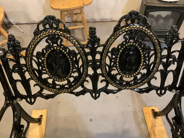 Cast iron garden bench in Patio & Garden Furniture in Barrie - Image 2