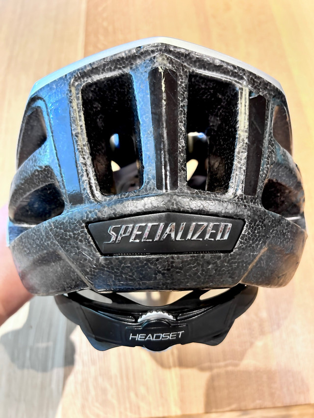 Specialized Adjustable Helmet + BELL Gel Fusion Bike Seat Cover in Clothing, Shoes & Accessories in Oakville / Halton Region - Image 4
