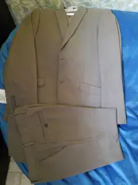 Men's Suit for sale/  ensemble à vendre pour homme