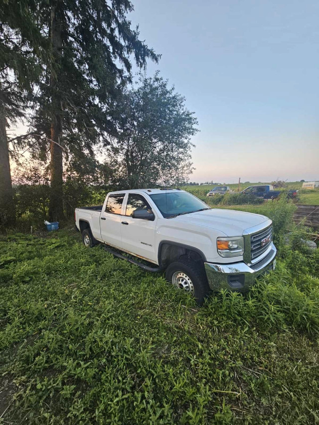 2015 Sierra HD 2500 with arctic V-Plow in Cars & Trucks in Peterborough - Image 2