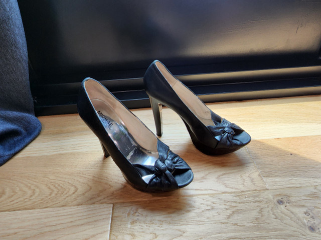 Beautiful Michael Kors black leather Heels sz. 8 in Women's - Shoes in Strathcona County - Image 2