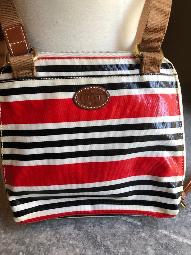 Fossil Striped Crossbody Bag Purse Adjustable Strap Coated Canva in Women's - Bags & Wallets in Kitchener / Waterloo - Image 2