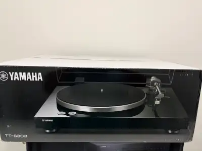 Selling a Yamaha TT-S303 turntable in excellent condition! This sleek and modern turntable is perfec...