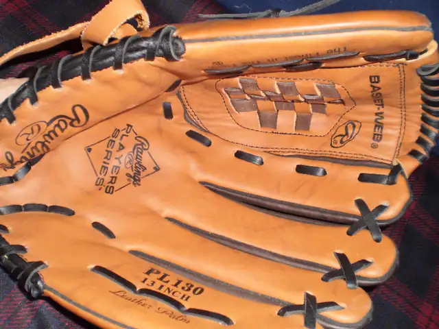 Rawlings Players Series PL130 13 inch LH baseball glove in Baseball & Softball in City of Toronto - Image 3