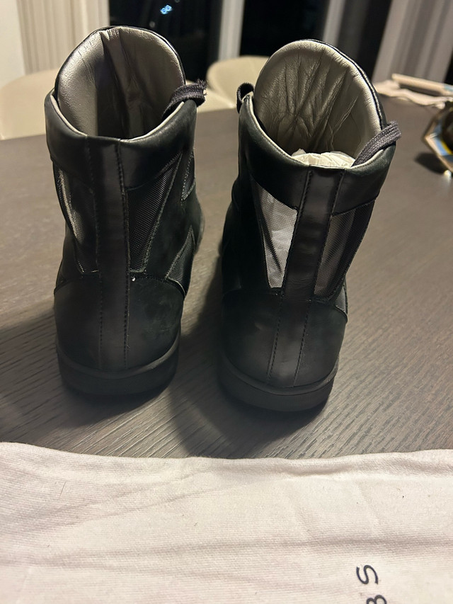 MARC JACOBS BLACK LEATHER HIGH TOP SNEAKERS FOR MEN SZ 9 USED in Men's Shoes in City of Toronto - Image 2