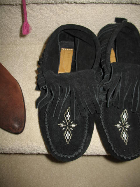 LADIES MANITOBAH MUKLUKS / MOCCASINS in Women's - Shoes in Strathcona County