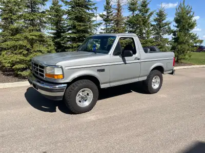Ford Bronco XLT with a 302 motor in excellent condition with no rust. Removable top, side mirrors, s...