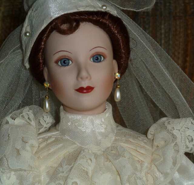 Collector doll by Ashton Drake in Arts & Collectibles in Hamilton - Image 2