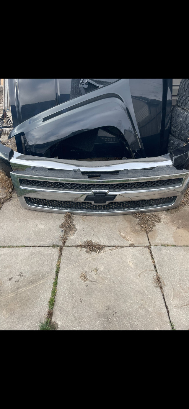 2007-2013 Chevy Silverado Grill in Other in St. Catharines