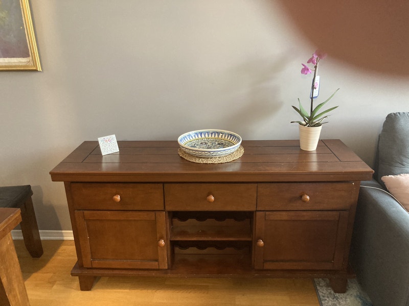 Buffet solid wood Hutches & Display Ottawa Kijiji