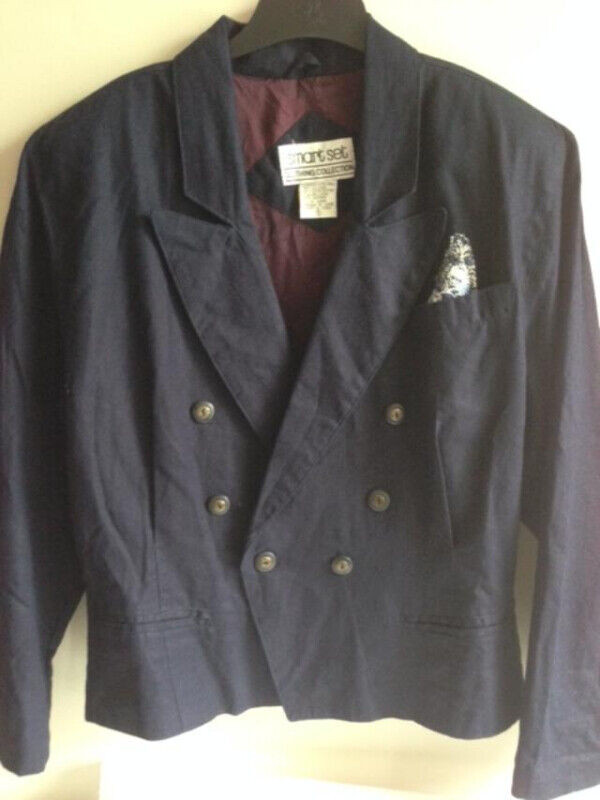 Smart Set Women's Dark Blue Suit Jacket Size 8 in Women's - Tops & Outerwear in Markham / York Region