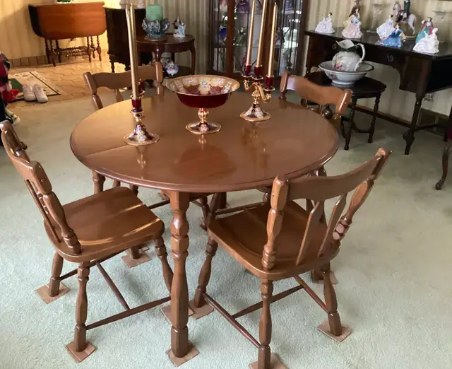 KNECHTEL MAPLE SOLID TABLE, CHAIRS , EXTRA LEAF. 745 in Dining Tables & Sets in Calgary - Image 10