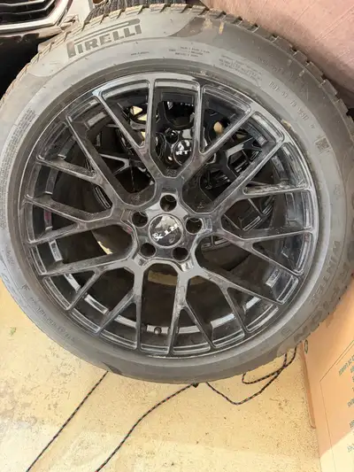 Pirelli Runflat winter tires with only 1.5 seasons on them. Size: 245/45R20 Sport rims are: 20X10 5X...