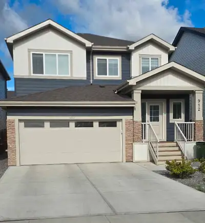 Beautiful Furnished 1 Bedroom Legal Basement Suite in Windermere – Move-In Ready Located in the desi...