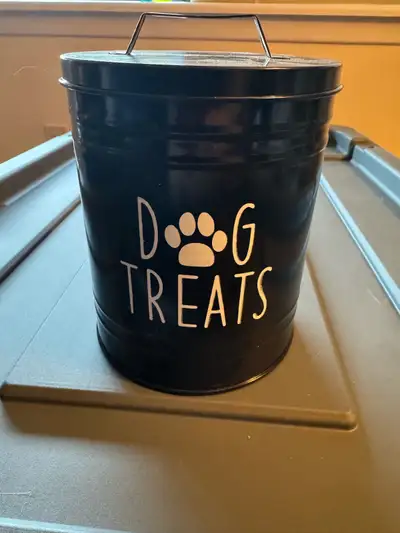 Metal Treat Container. Pick up only. No holds. $15. Price is not negotiable. Cash only, e-transfers...