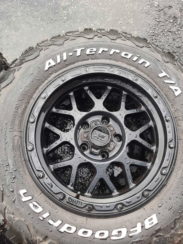 Jeep Rims and tires in Cars & Trucks in Barrie