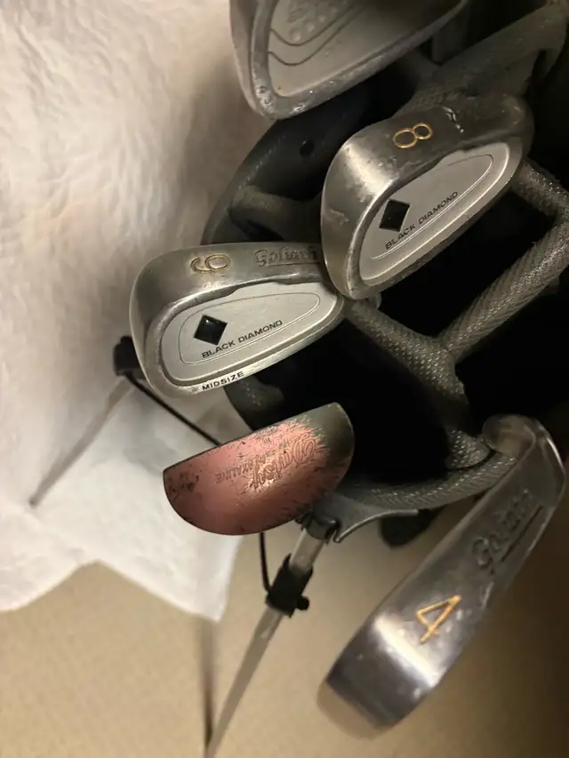 women’s right Goliath golf clubs and bag  in Golf in Guelph - Image 4