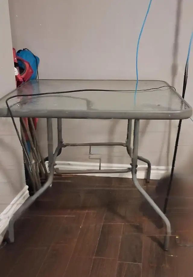 Outdoor Patio w/ Tempered Glass Umbrella Hole in Outdoor Décor in Kitchener / Waterloo - Image 2