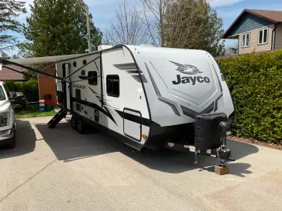 Trailer is in excellent condition. No pets and non smokers Excellent layout for this size of trailer...