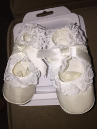 New in box baby newborn to 3 months white shoes baby