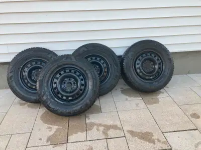 Kumho Witercraft SUV WS31 ice 225/70R16 107T (CLOUTÉS) Achetés en novembre 2024 sur roues neuves, 11...