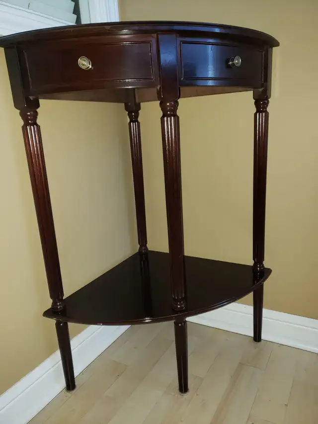 Elegant Wooden Corner Arc Table, Bottom Shelve and Top Shelf in Other Tables in City of Toronto - Image 2