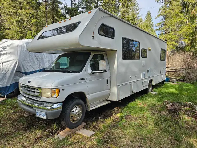 1998 Four Winds Motorhome in RVs & Motorhomes in Vernon - Image 3