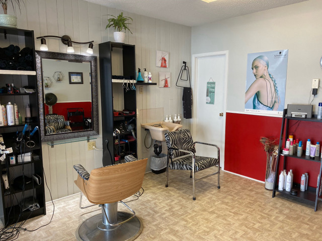 Hair salon in Commercial & Office Space for Rent in Renfrew - Image 2