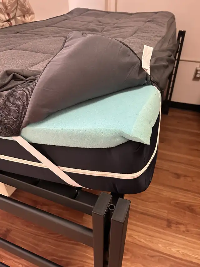 3" Twin XL 2-in-1 Mattress Topper in Beds & Mattresses in Oshawa / Durham Region - Image 3