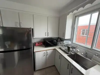 - Spacious and bright upper-unit apartment - 2 closed bedrooms - Recently renovated bathroom - Updat...