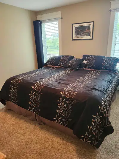 Like new Matress Boxspring Frame